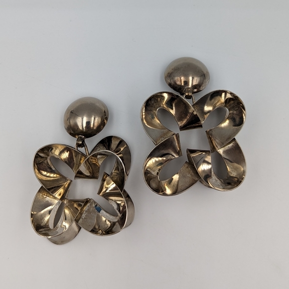 Vintage Stunning Sculptural Bow Design Statement Silver tone Clip on Earrings - Picture 2 of 10